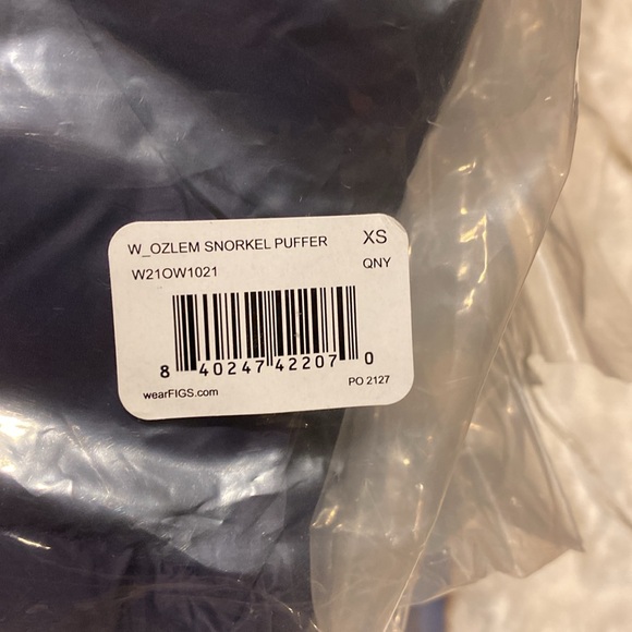 FIGS Quiet Navy Ozlem Puffer - Picture 7 of 7